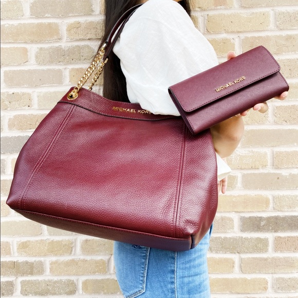 SALE‼️‼️ Bundle Michael Kors LARGE Tote + wallet - Picture 3 of 4